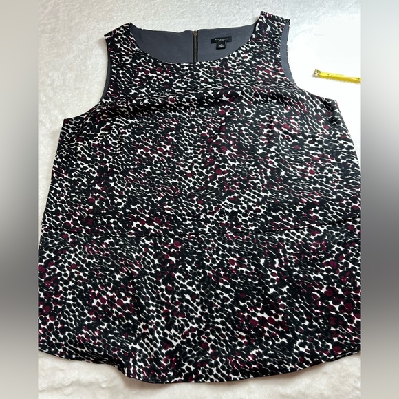 Ann Taylor Black, White, and Plum Patterned Layered Zip Tank Top - Picture 5 of 10